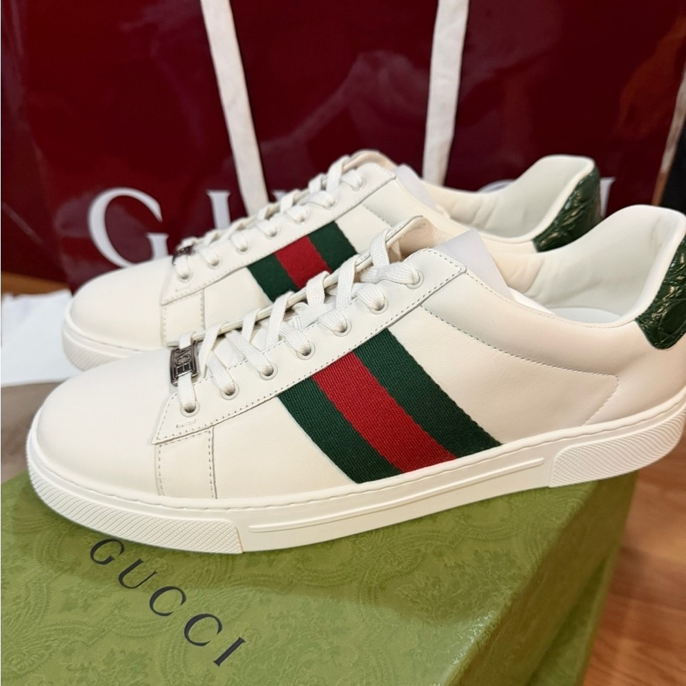 Gucci new ace white Sneakers with Red and Green Accents
